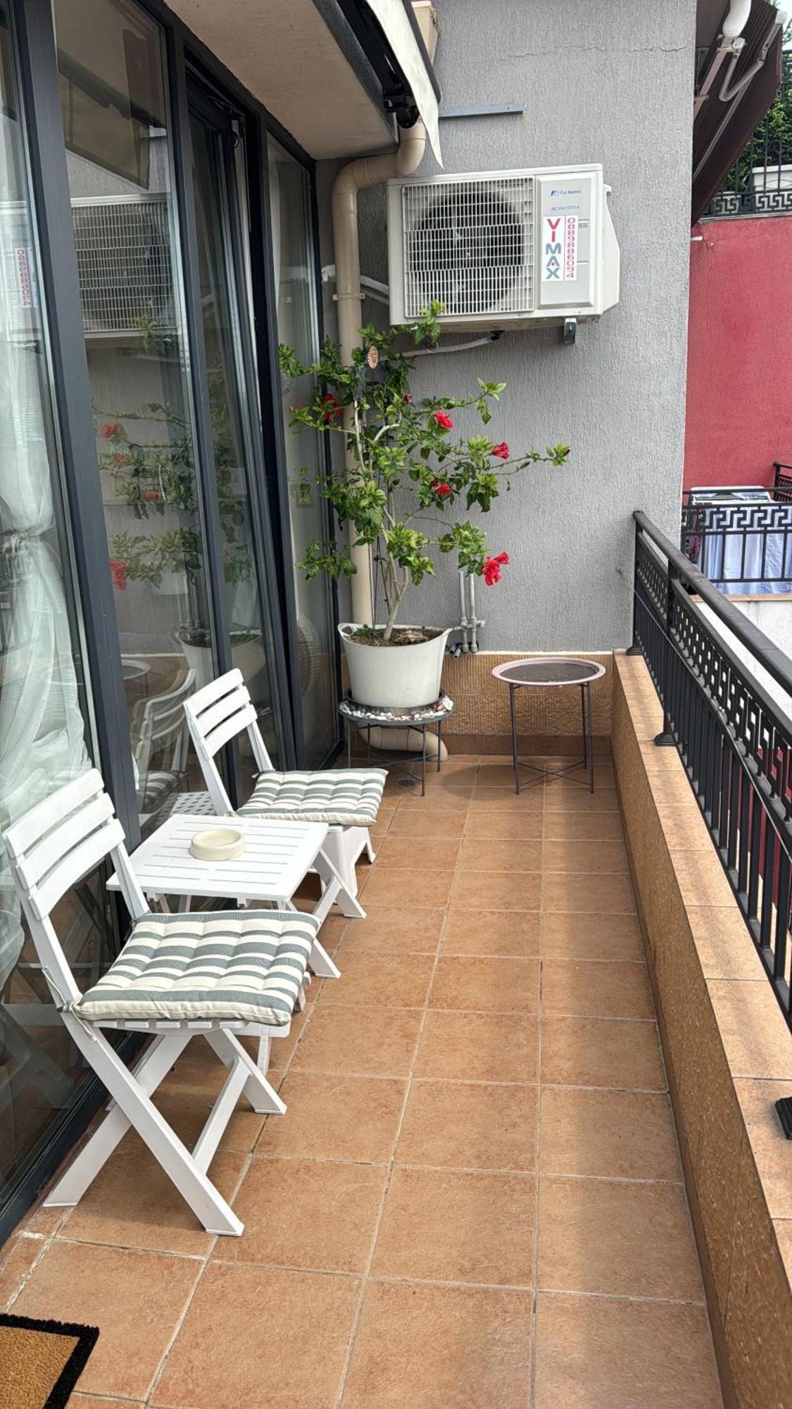 Downtown Central Apartment With Working Kitchen, City Views & Free Parking Καζανλούκ Εξωτερικό φωτογραφία