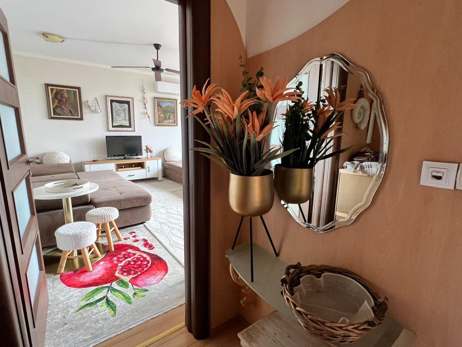 Downtown Central Apartment With Working Kitchen, City Views & Free Parking Καζανλούκ Εξωτερικό φωτογραφία