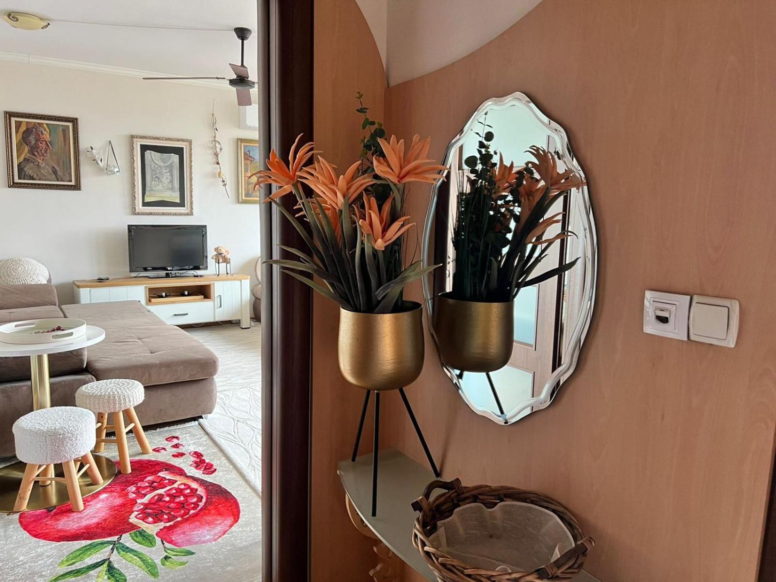 Downtown Central Apartment With Working Kitchen, City Views & Free Parking Καζανλούκ Εξωτερικό φωτογραφία