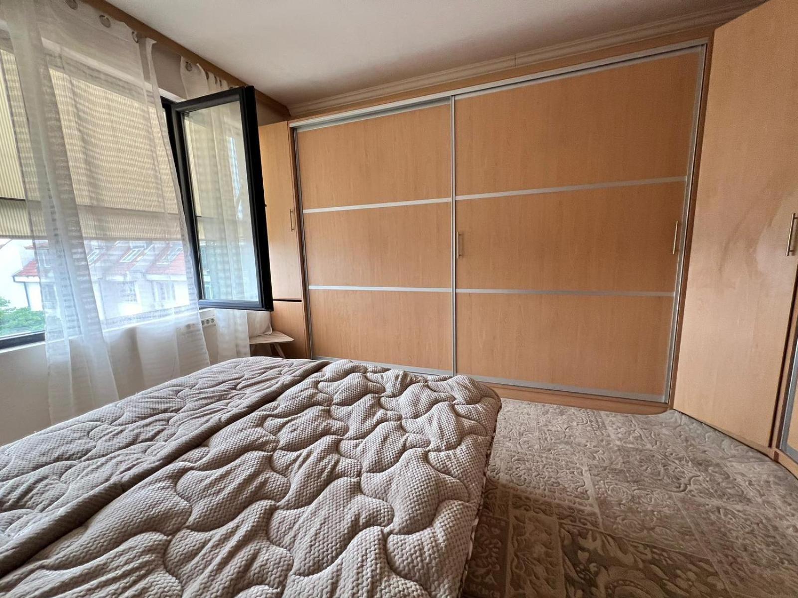 Downtown Central Apartment With Working Kitchen, City Views & Free Parking Καζανλούκ Εξωτερικό φωτογραφία