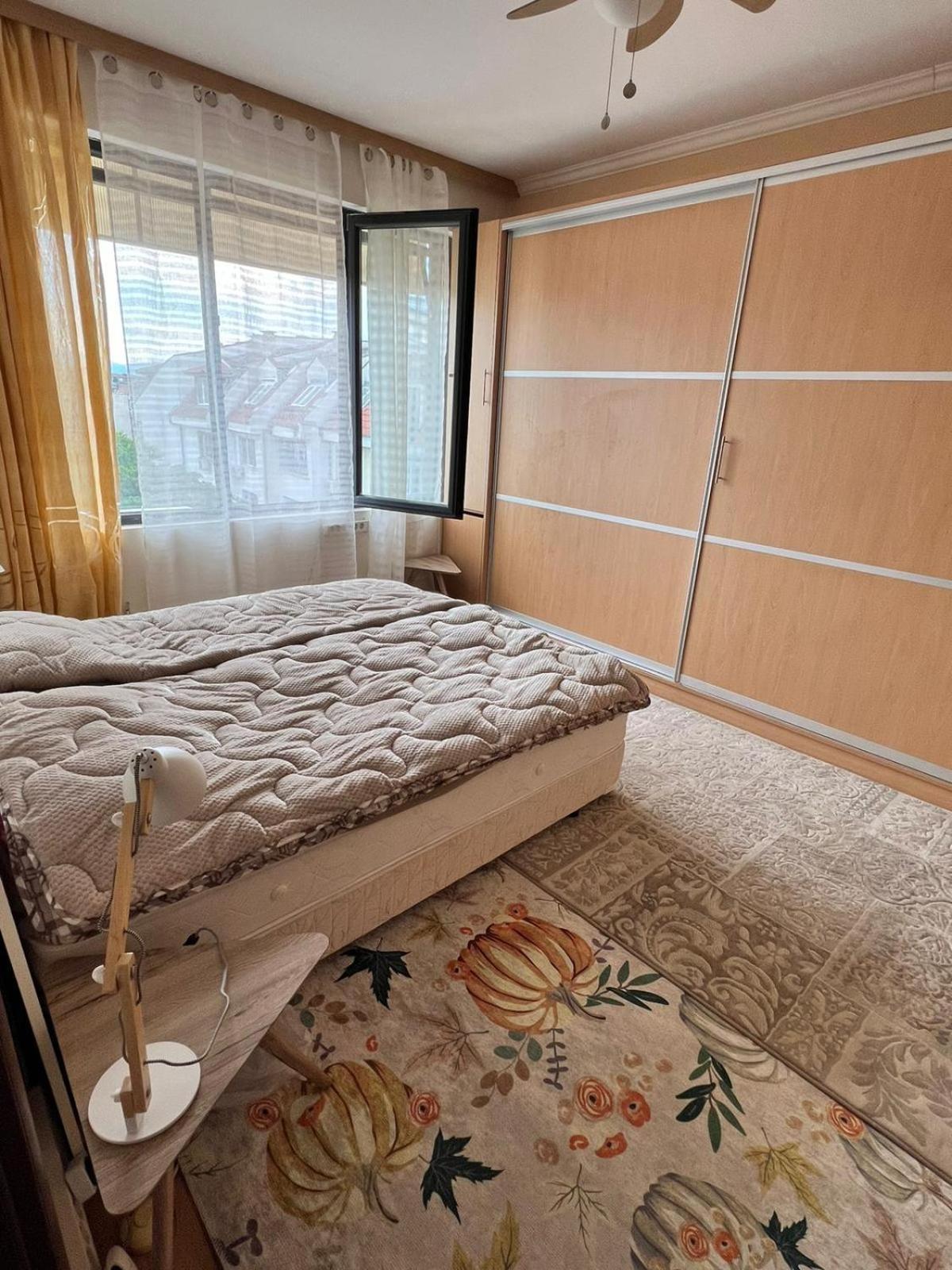 Downtown Central Apartment With Working Kitchen, City Views & Free Parking Καζανλούκ Εξωτερικό φωτογραφία