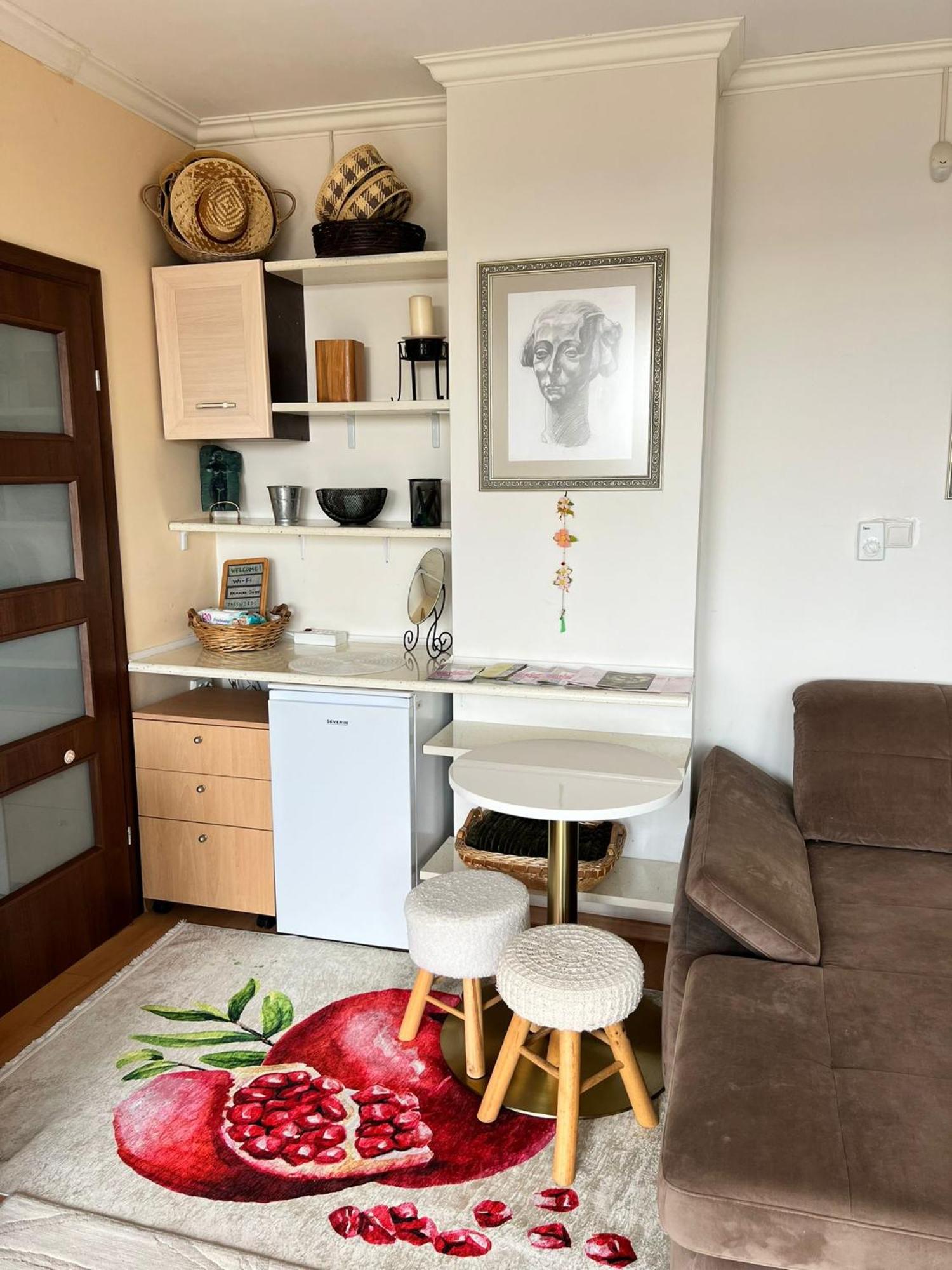 Downtown Central Apartment With Working Kitchen, City Views & Free Parking Καζανλούκ Εξωτερικό φωτογραφία