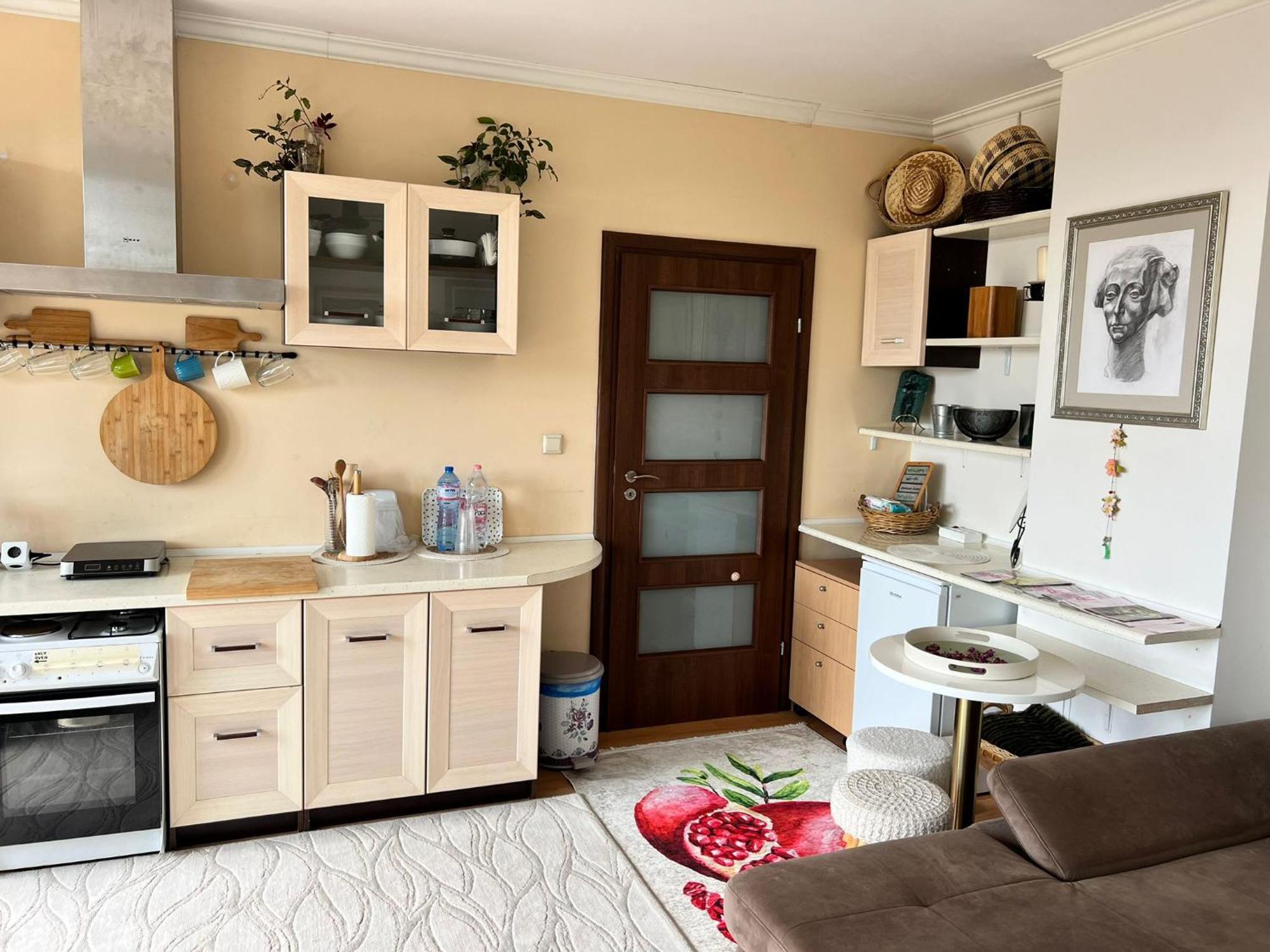 Downtown Central Apartment With Working Kitchen, City Views & Free Parking Καζανλούκ Εξωτερικό φωτογραφία