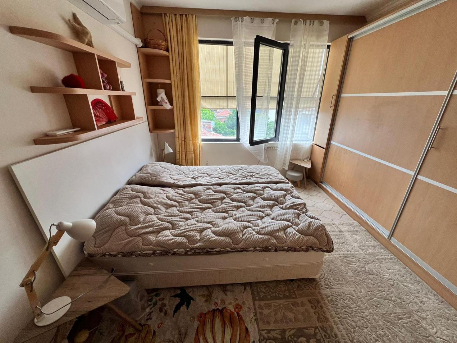 Downtown Central Apartment With Working Kitchen, City Views & Free Parking Καζανλούκ Εξωτερικό φωτογραφία
