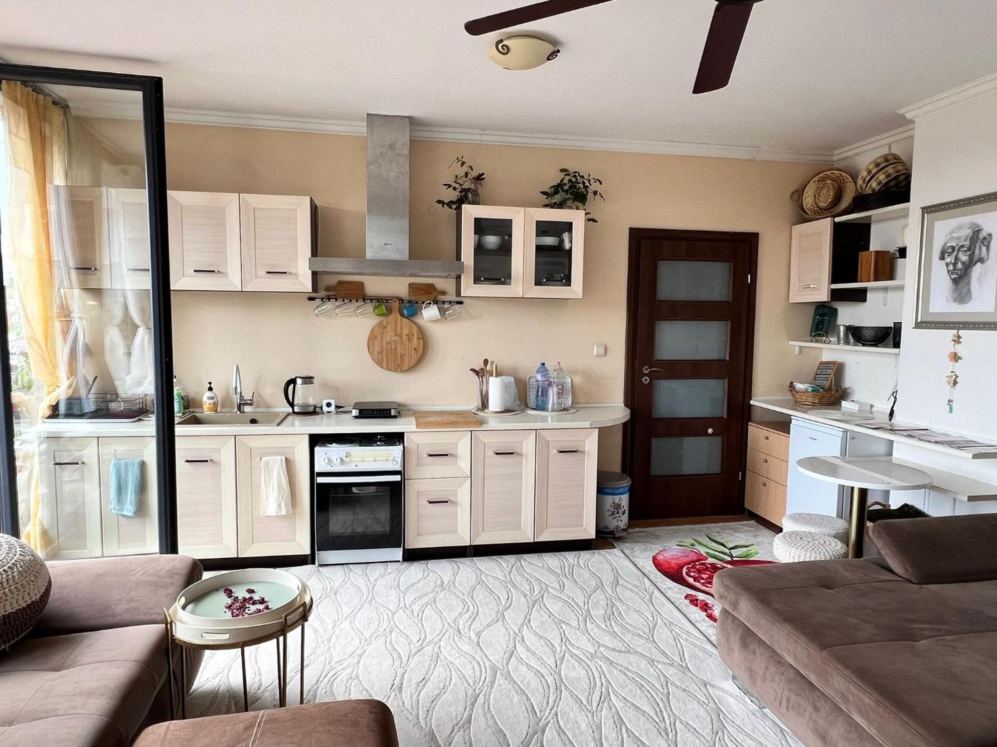 Downtown Central Apartment With Working Kitchen, City Views & Free Parking Καζανλούκ Εξωτερικό φωτογραφία