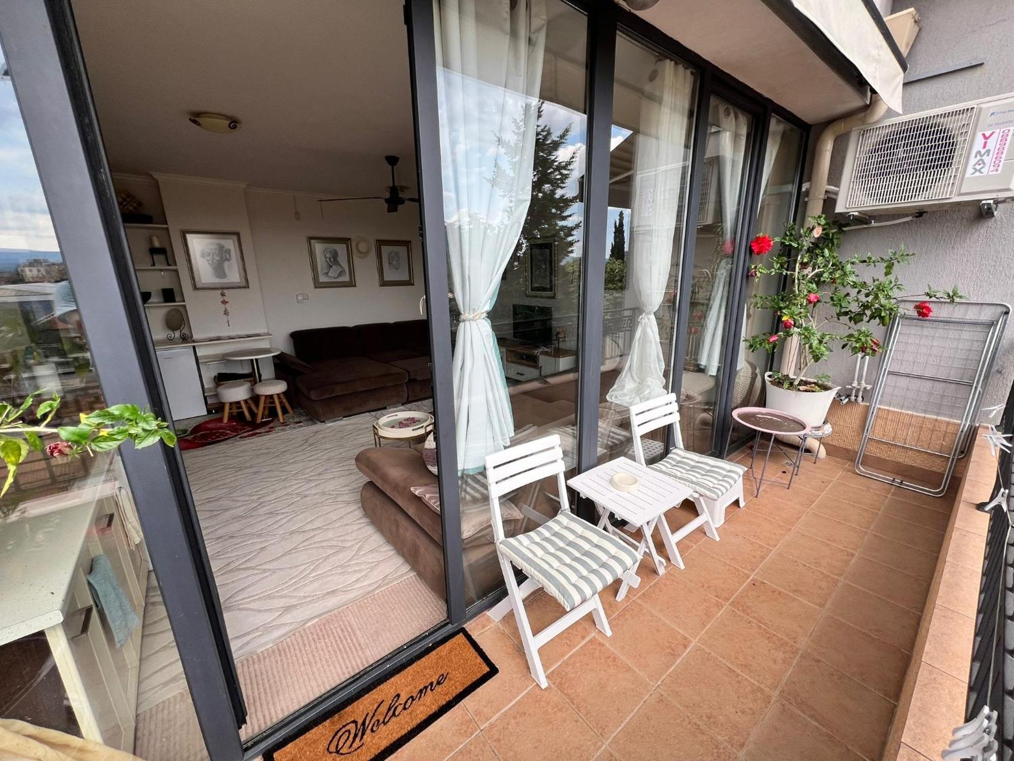 Downtown Central Apartment With Working Kitchen, City Views & Free Parking Καζανλούκ Εξωτερικό φωτογραφία