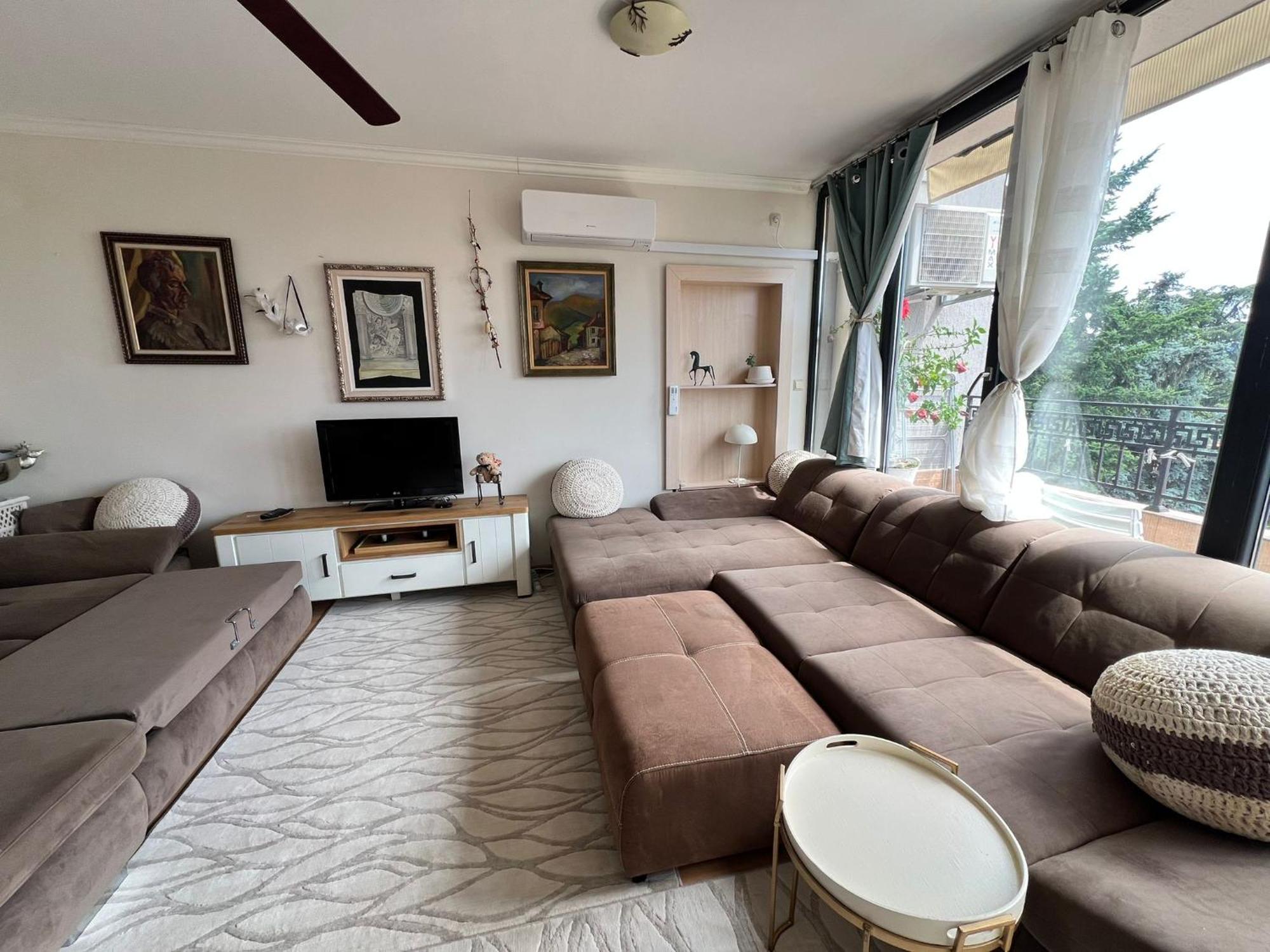 Downtown Central Apartment With Working Kitchen, City Views & Free Parking Καζανλούκ Εξωτερικό φωτογραφία