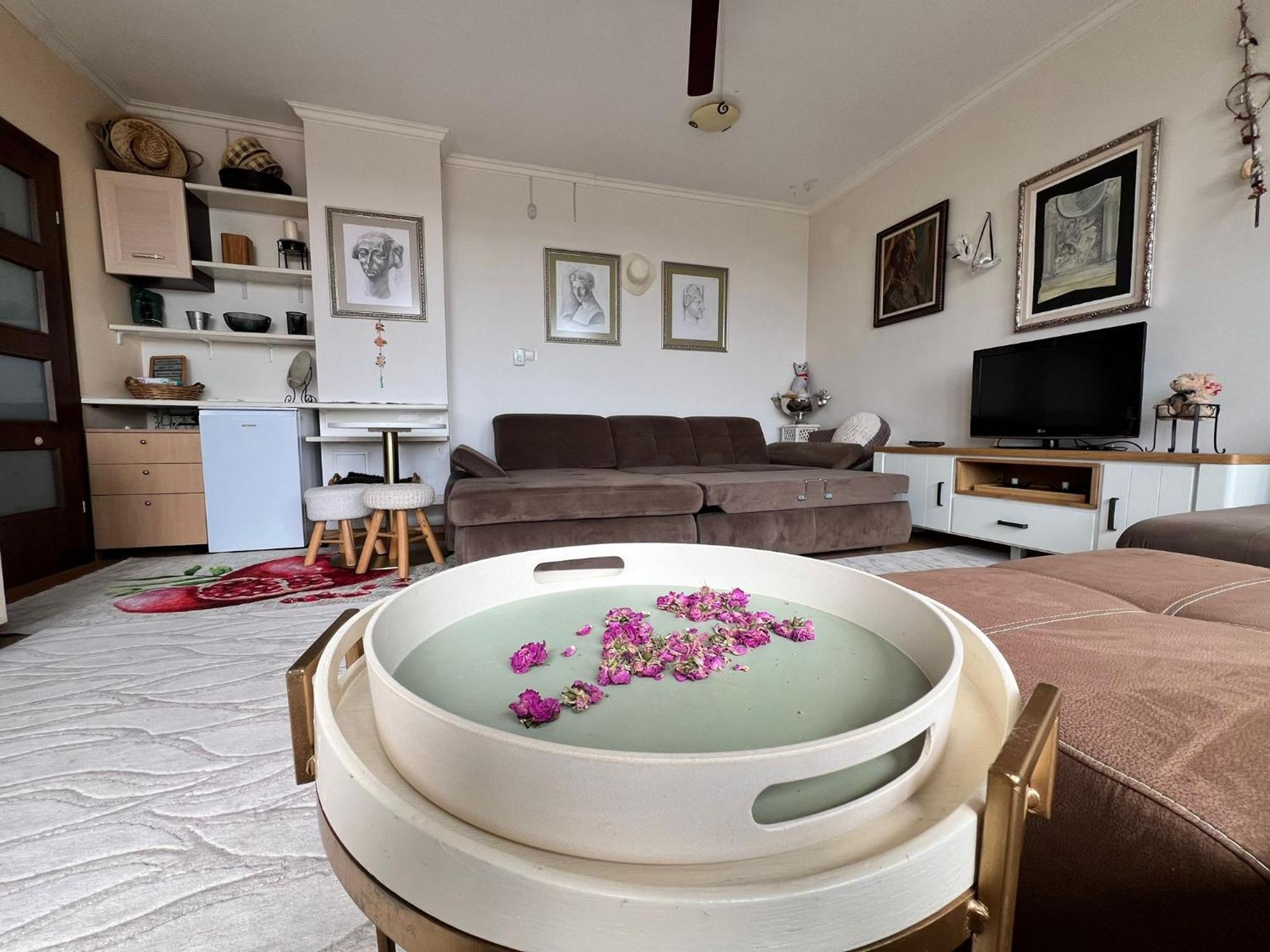 Downtown Central Apartment With Working Kitchen, City Views & Free Parking Καζανλούκ Εξωτερικό φωτογραφία
