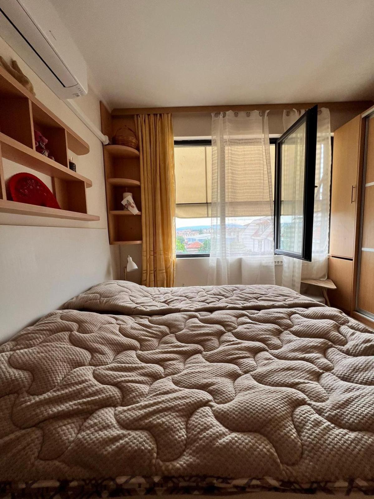 Downtown Central Apartment With Working Kitchen, City Views & Free Parking Καζανλούκ Εξωτερικό φωτογραφία