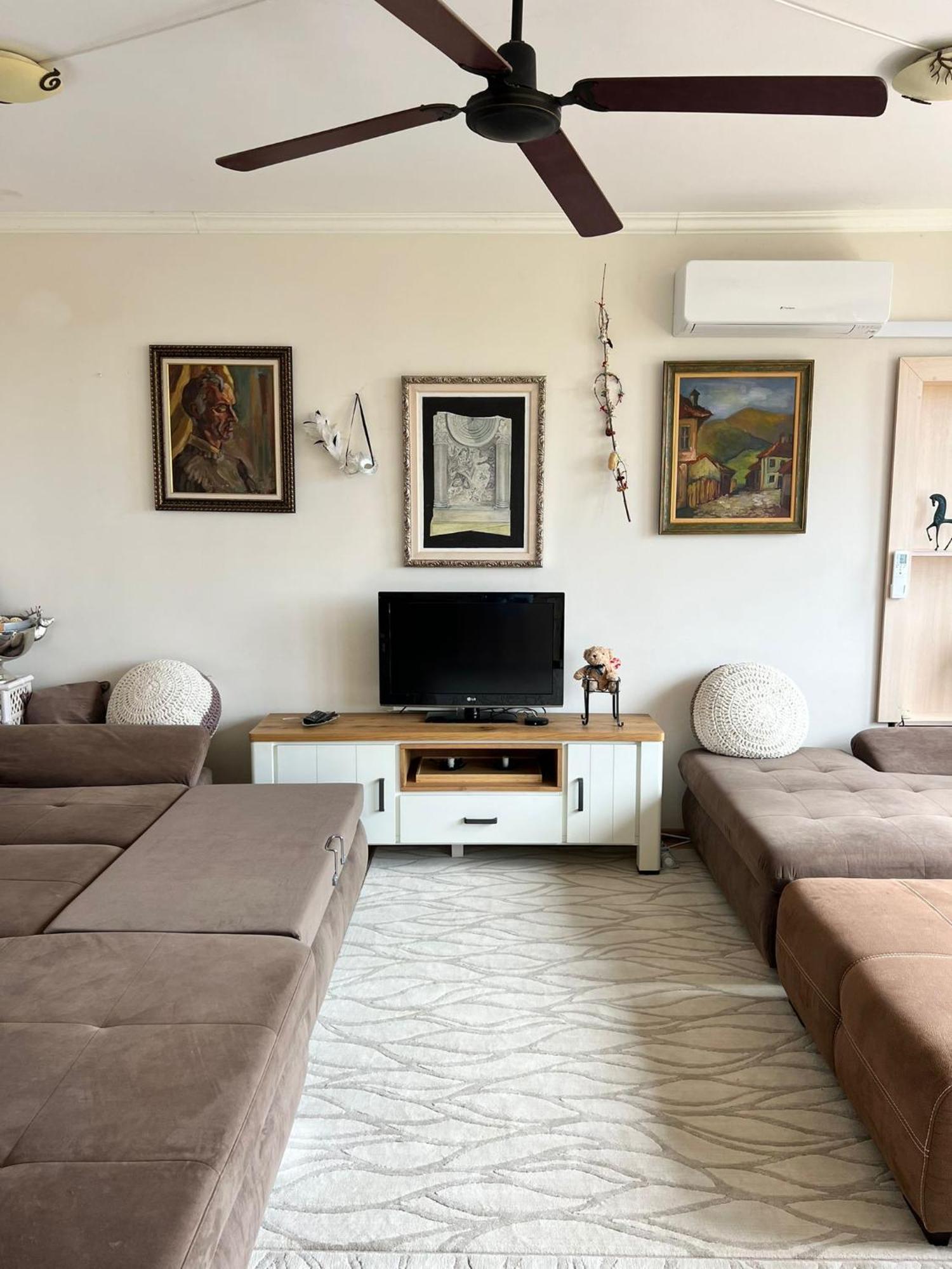 Downtown Central Apartment With Working Kitchen, City Views & Free Parking Καζανλούκ Εξωτερικό φωτογραφία