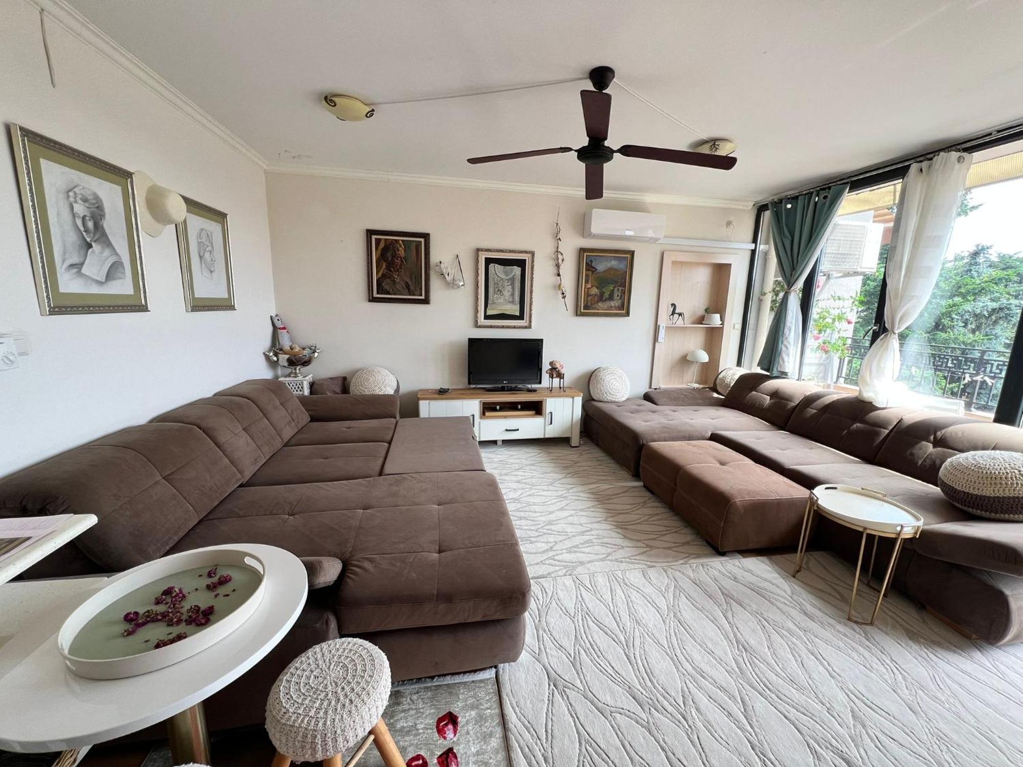Downtown Central Apartment With Working Kitchen, City Views & Free Parking Καζανλούκ Εξωτερικό φωτογραφία