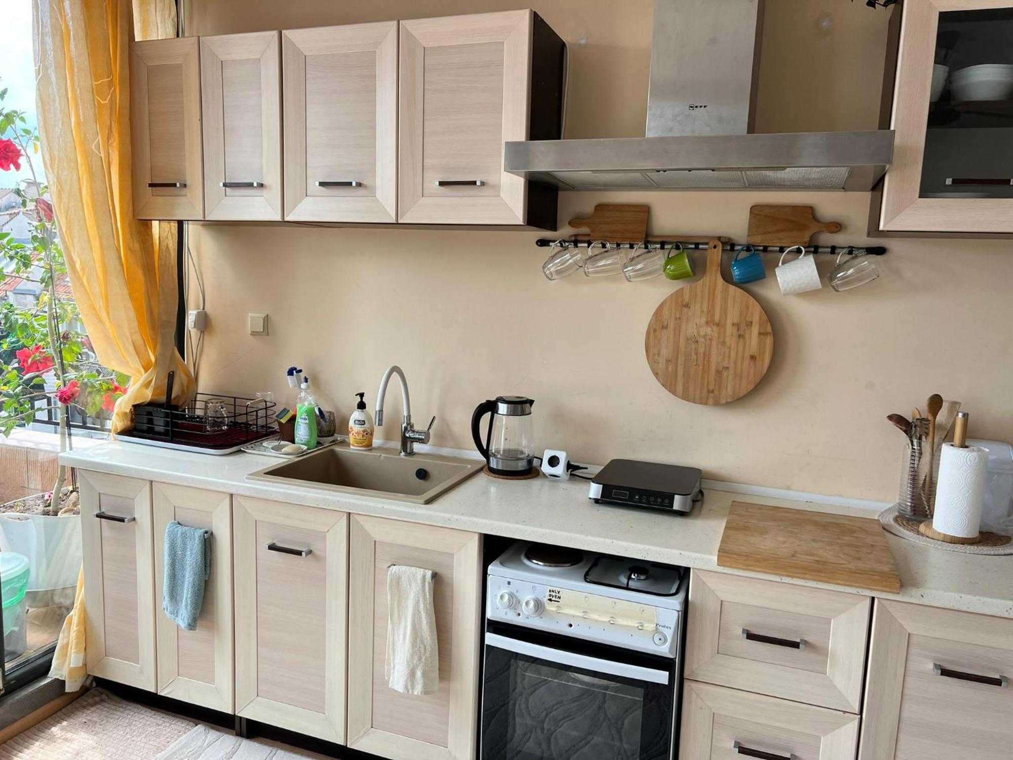 Downtown Central Apartment With Working Kitchen, City Views & Free Parking Καζανλούκ Εξωτερικό φωτογραφία