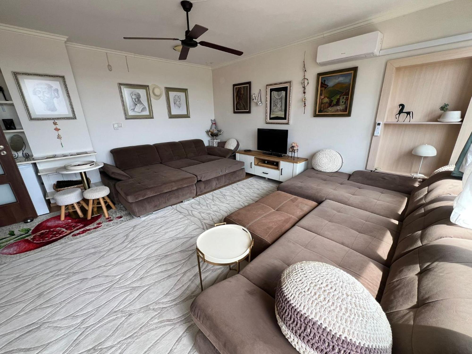Downtown Central Apartment With Working Kitchen, City Views & Free Parking Καζανλούκ Εξωτερικό φωτογραφία