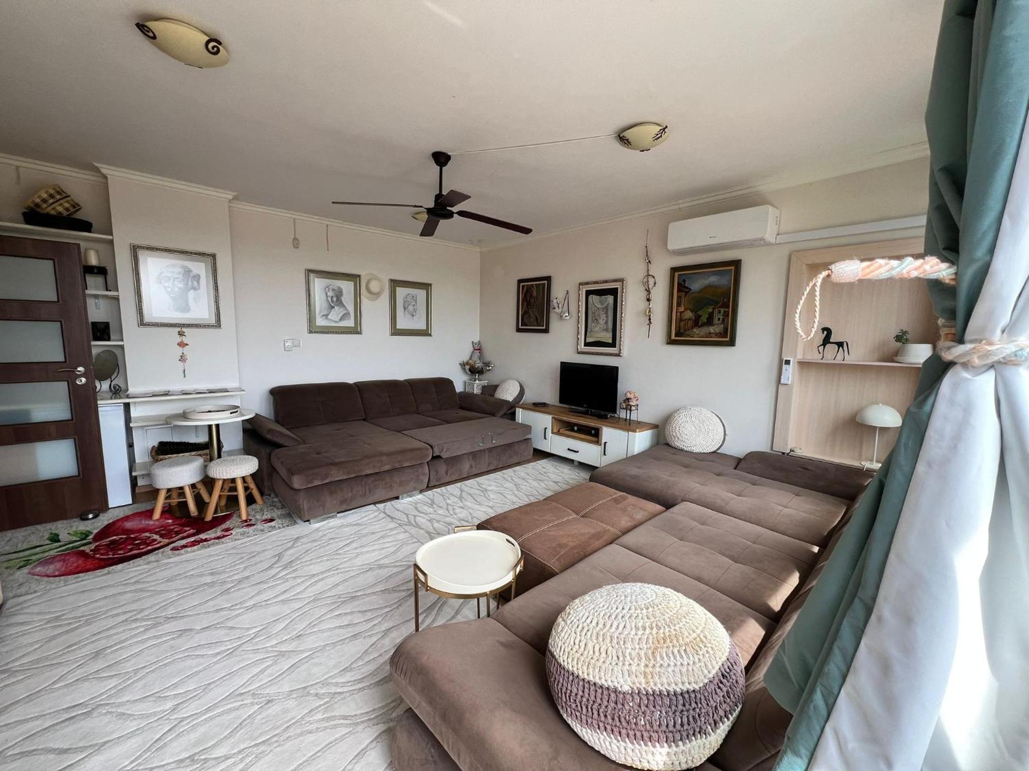 Downtown Central Apartment With Working Kitchen, City Views & Free Parking Καζανλούκ Εξωτερικό φωτογραφία