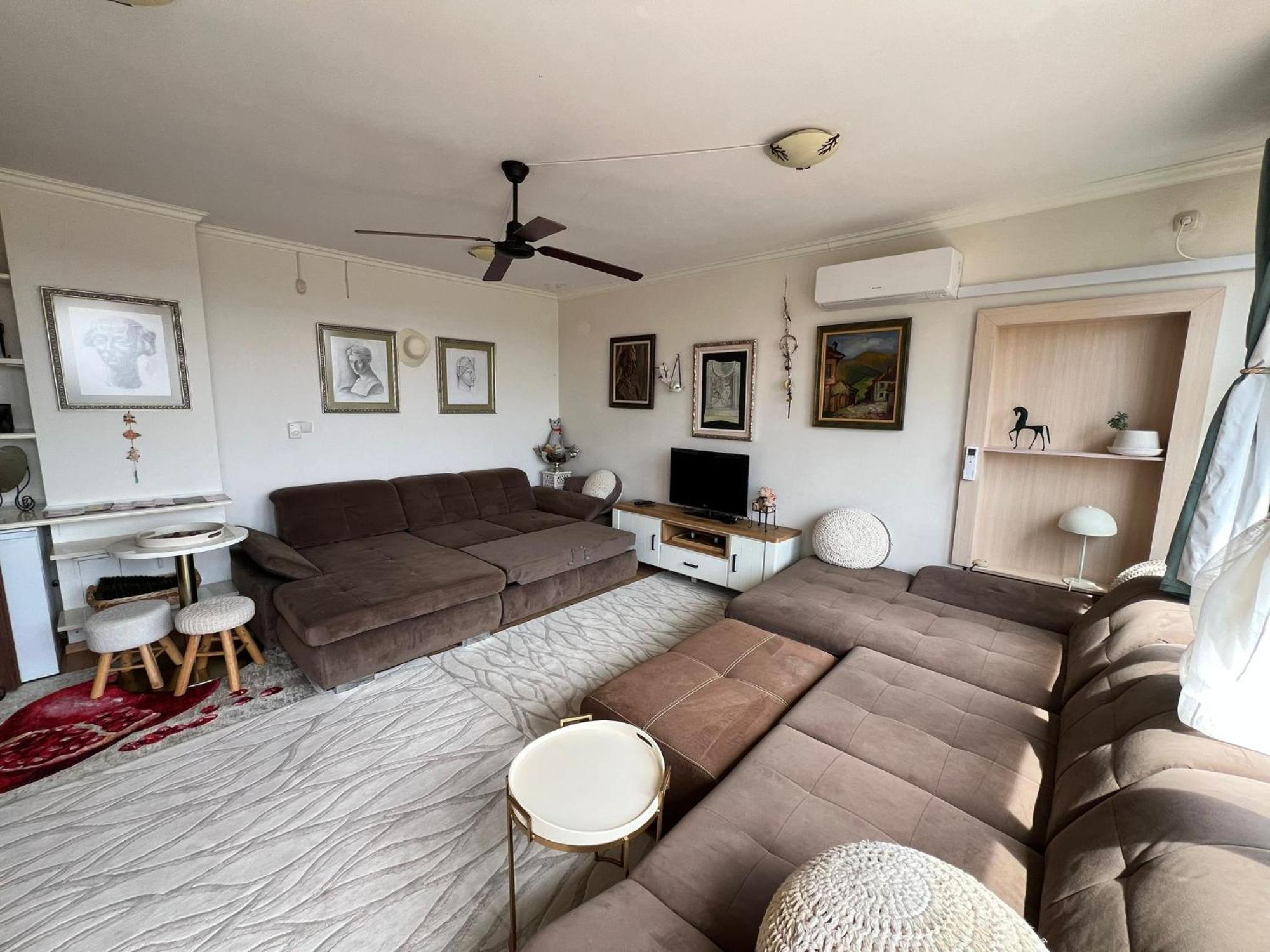 Downtown Central Apartment With Working Kitchen, City Views & Free Parking Καζανλούκ Εξωτερικό φωτογραφία
