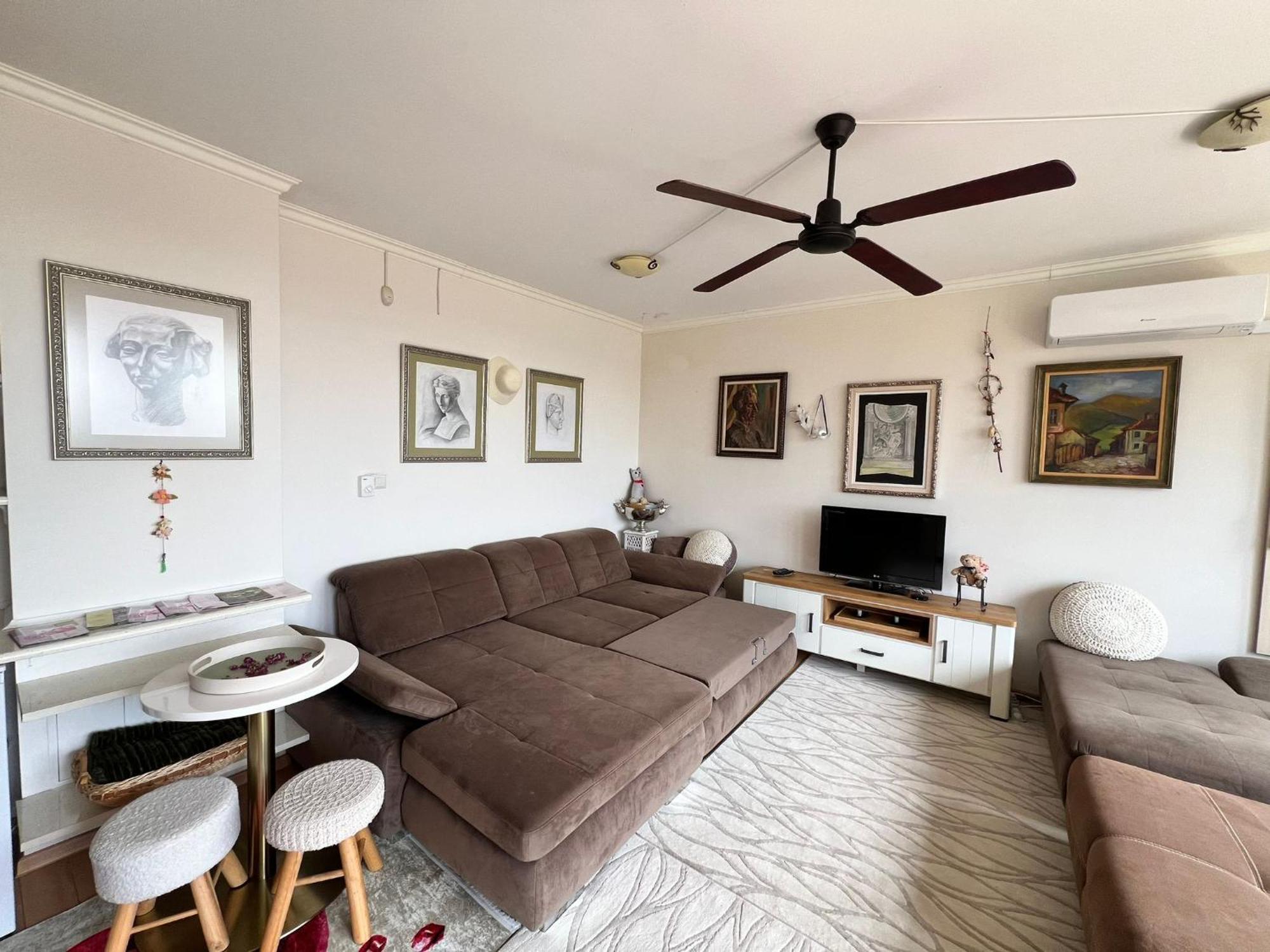 Downtown Central Apartment With Working Kitchen, City Views & Free Parking Καζανλούκ Εξωτερικό φωτογραφία