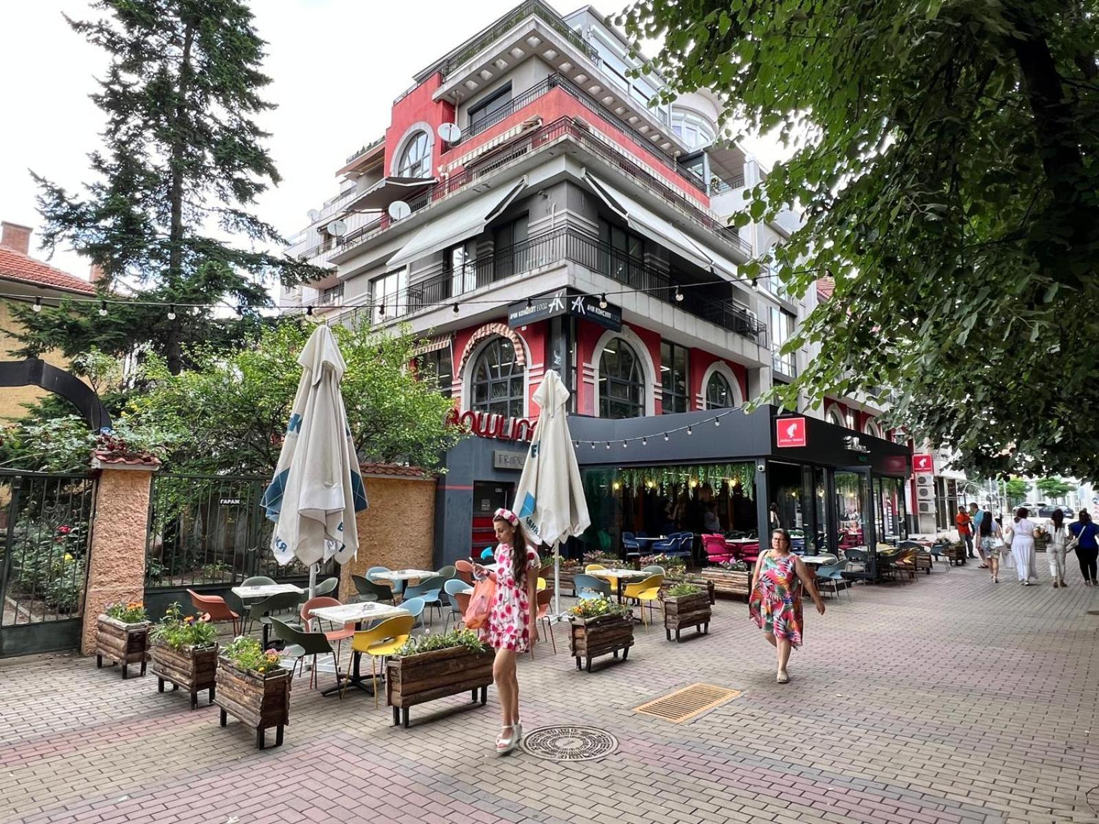 Downtown Central Apartment With Working Kitchen, City Views & Free Parking Καζανλούκ Εξωτερικό φωτογραφία