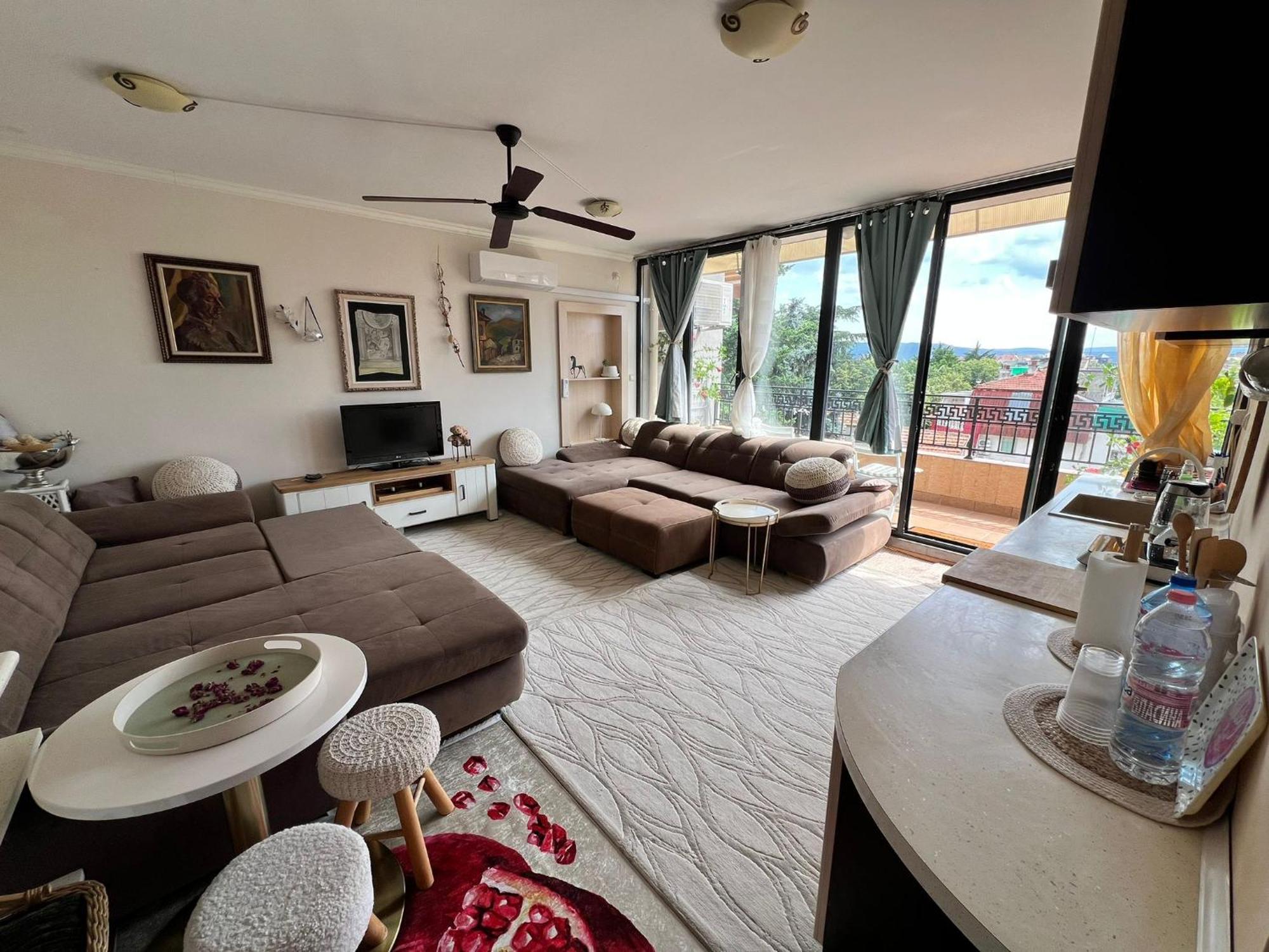 Downtown Central Apartment With Working Kitchen, City Views & Free Parking Καζανλούκ Εξωτερικό φωτογραφία