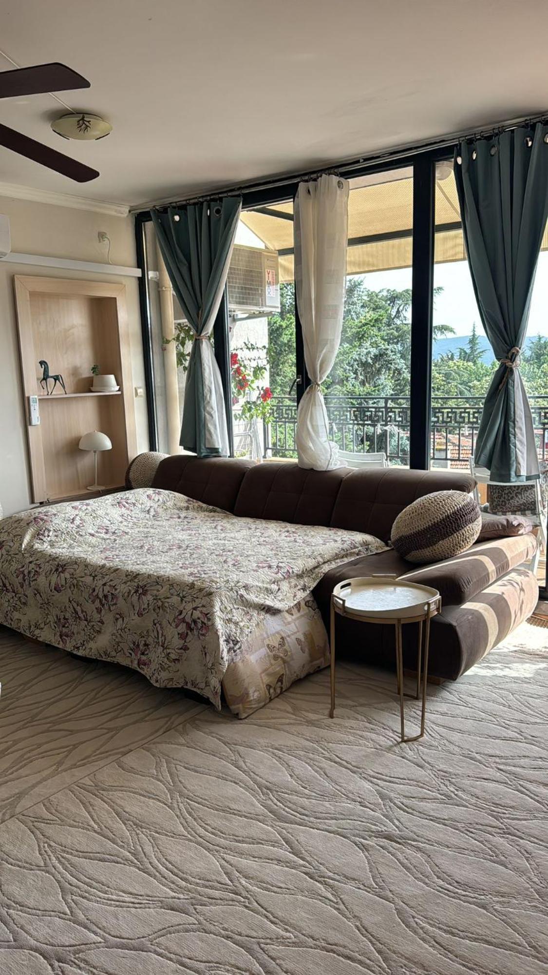Downtown Central Apartment With Working Kitchen, City Views & Free Parking Καζανλούκ Εξωτερικό φωτογραφία