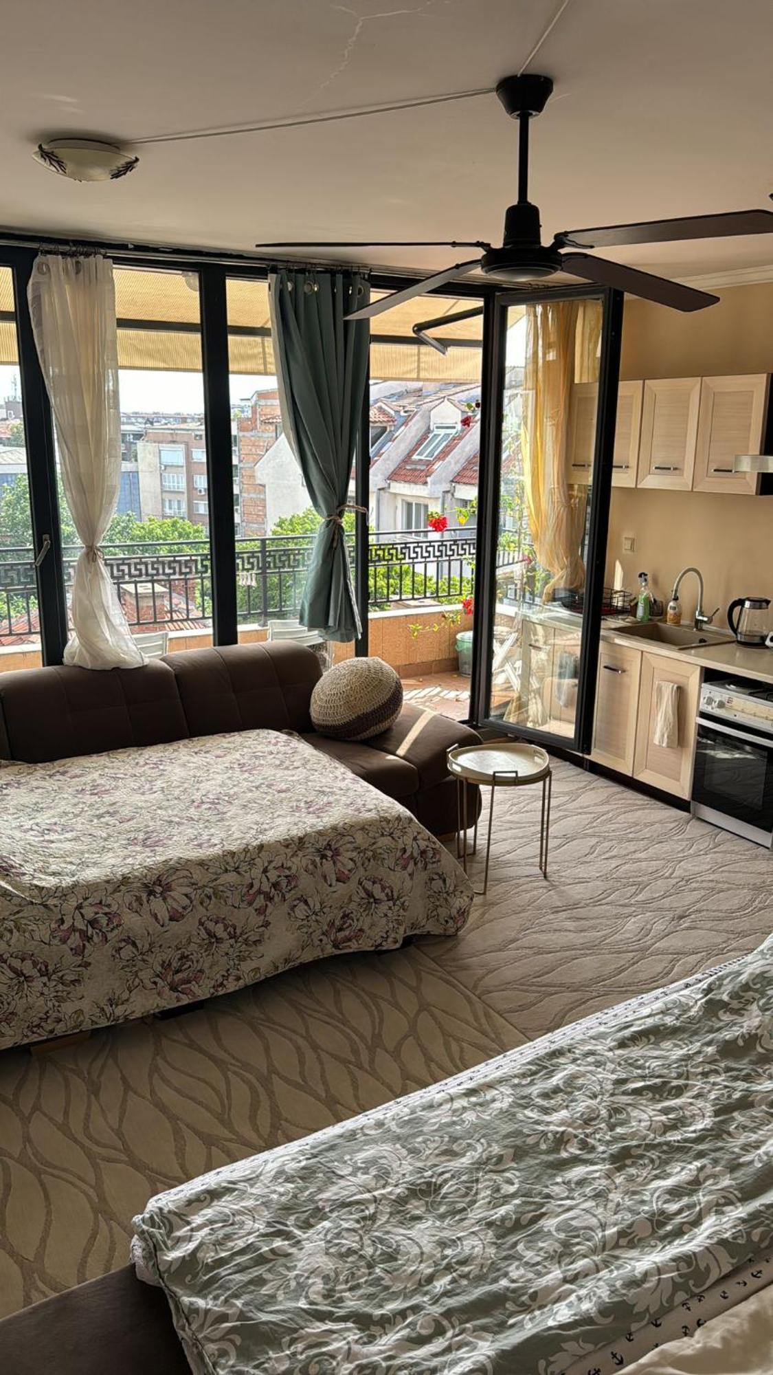 Downtown Central Apartment With Working Kitchen, City Views & Free Parking Καζανλούκ Εξωτερικό φωτογραφία
