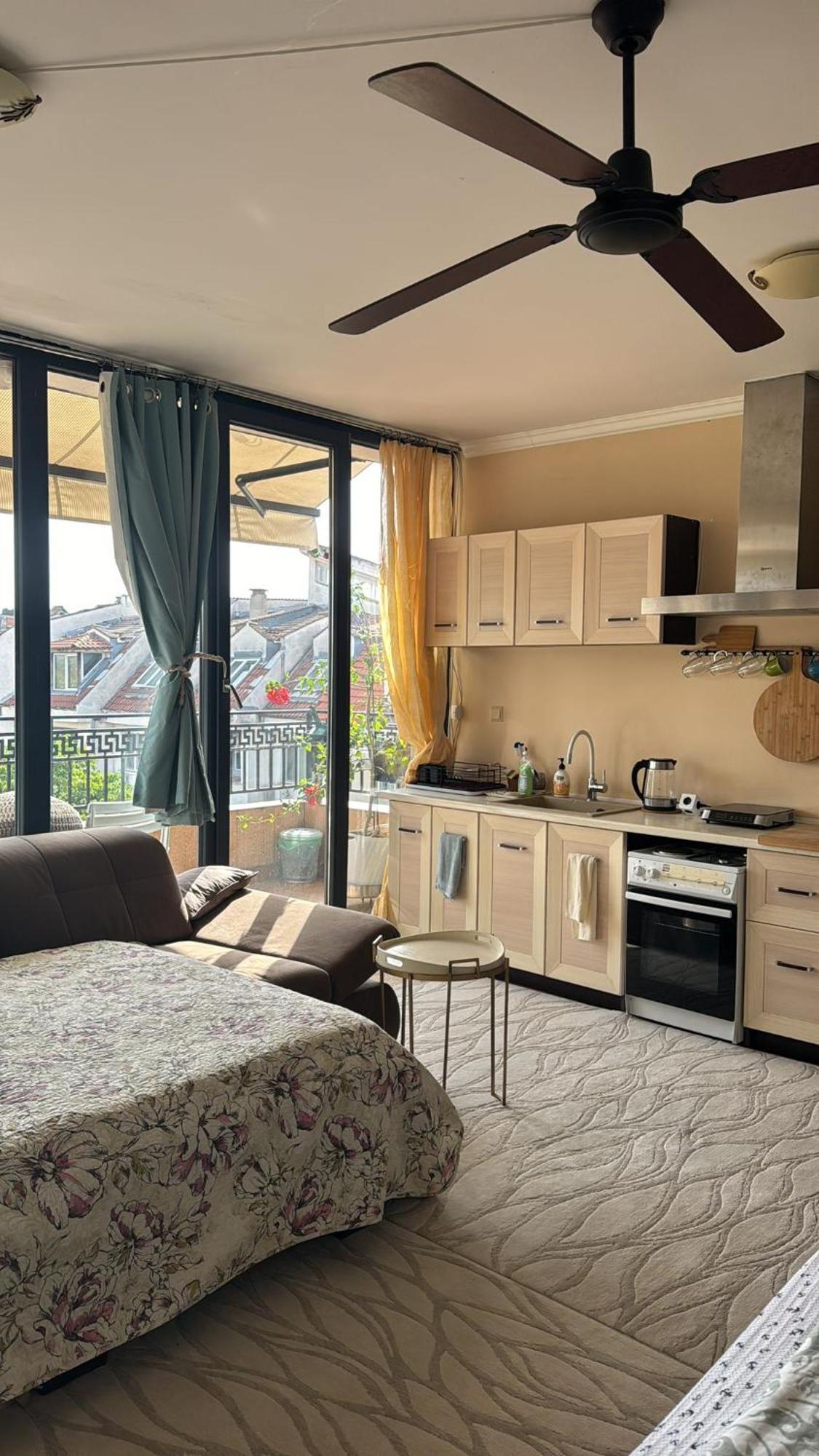 Downtown Central Apartment With Working Kitchen, City Views & Free Parking Καζανλούκ Εξωτερικό φωτογραφία
