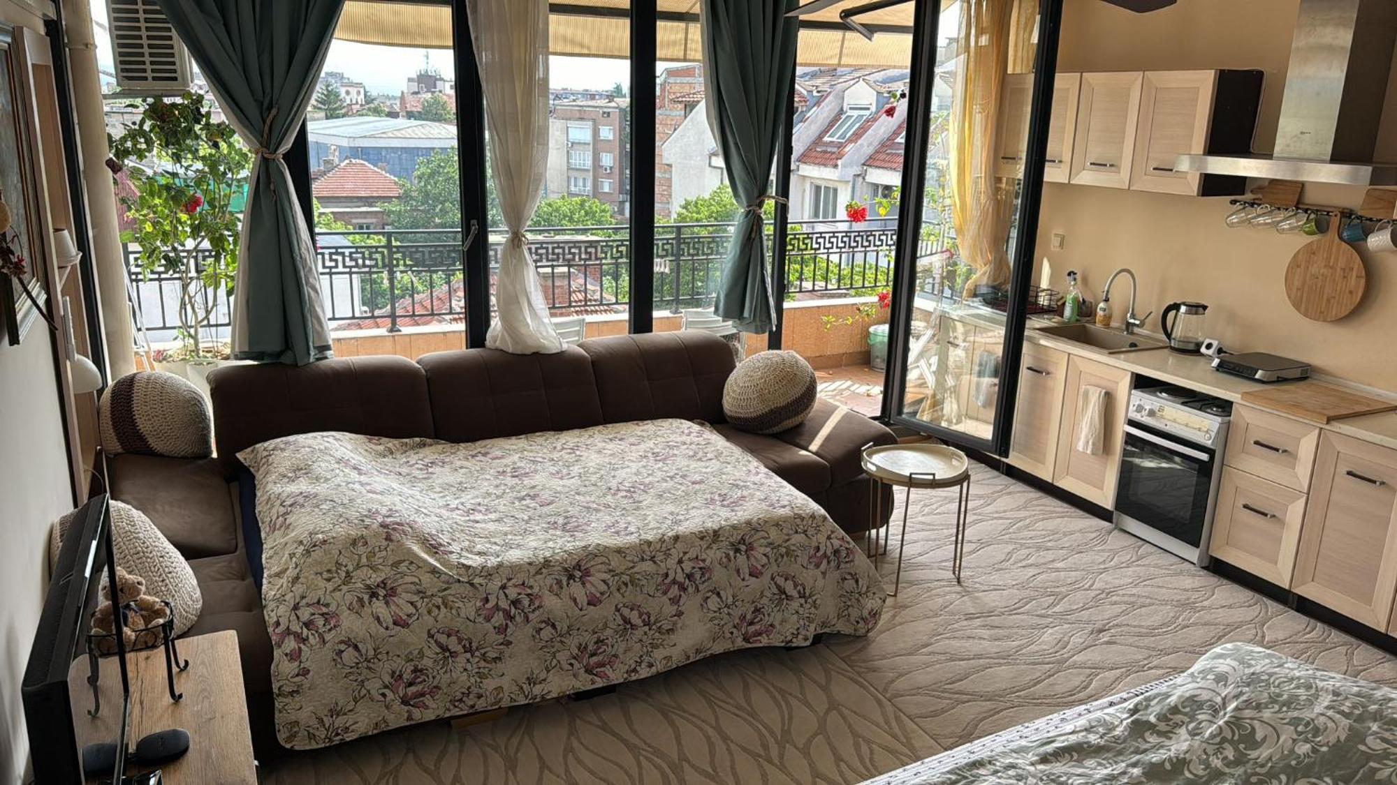 Downtown Central Apartment With Working Kitchen, City Views & Free Parking Καζανλούκ Εξωτερικό φωτογραφία