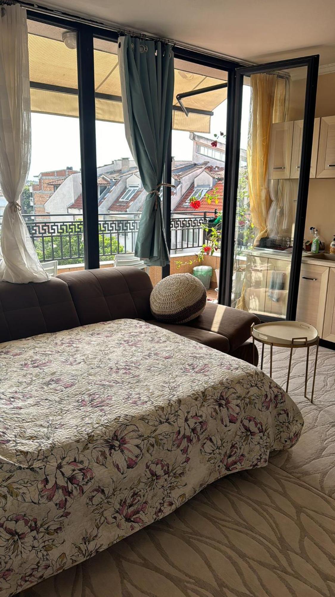 Downtown Central Apartment With Working Kitchen, City Views & Free Parking Καζανλούκ Εξωτερικό φωτογραφία