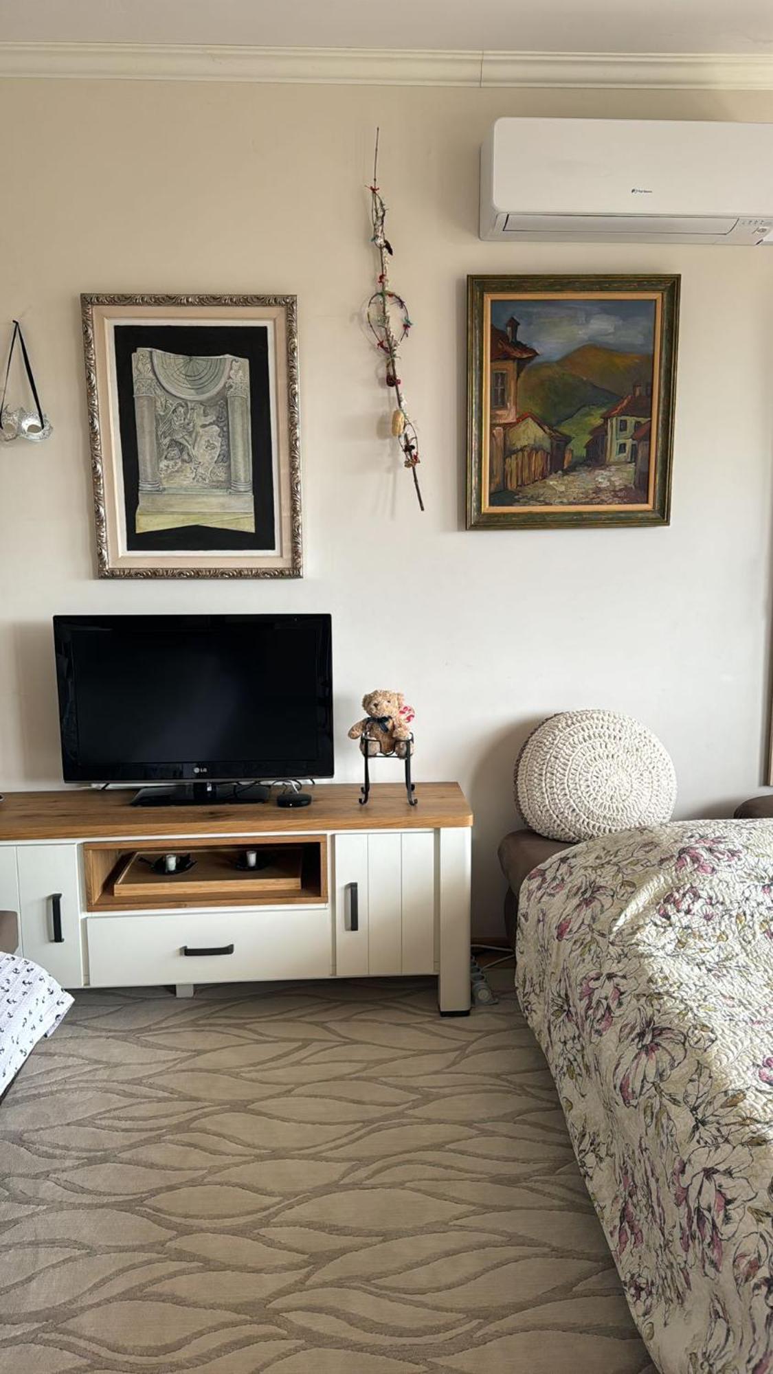 Downtown Central Apartment With Working Kitchen, City Views & Free Parking Καζανλούκ Εξωτερικό φωτογραφία
