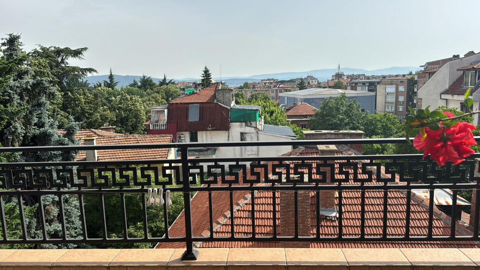 Downtown Central Apartment With Working Kitchen, City Views & Free Parking Καζανλούκ Εξωτερικό φωτογραφία