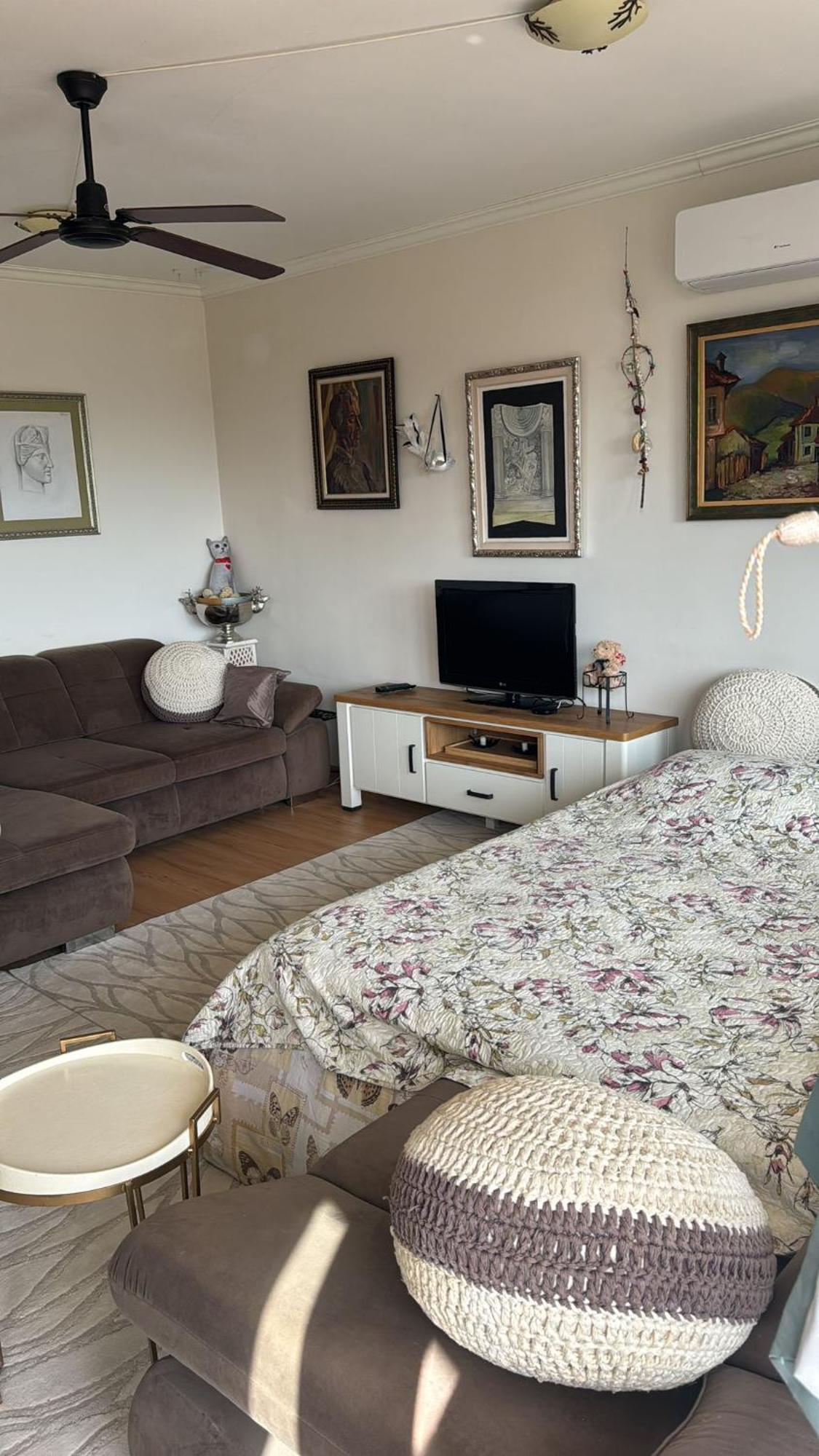 Downtown Central Apartment With Working Kitchen, City Views & Free Parking Καζανλούκ Εξωτερικό φωτογραφία